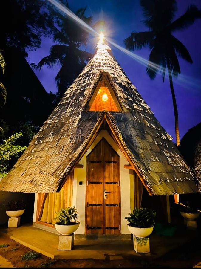 Turtle Wood Cabin Tangalle Luaran gambar