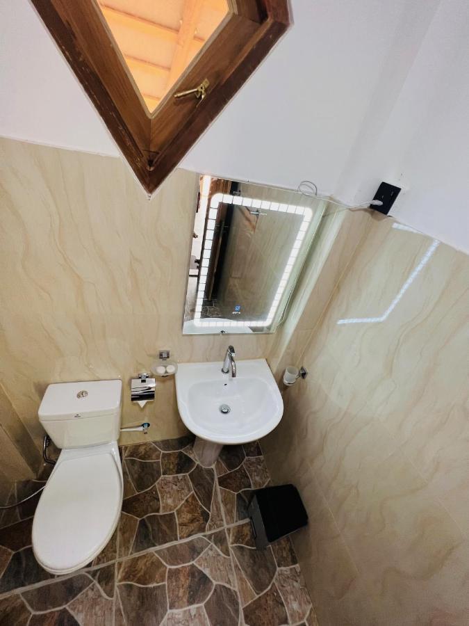 Turtle Wood Cabin Tangalle Luaran gambar