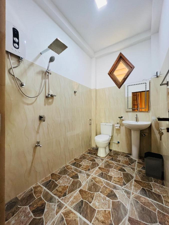 Turtle Wood Cabin Tangalle Luaran gambar