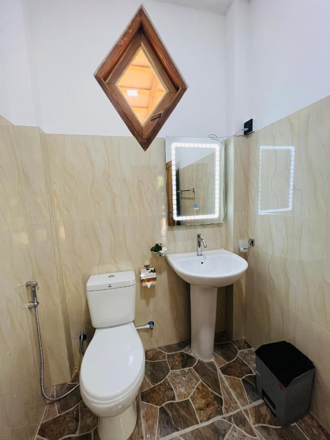Turtle Wood Cabin Tangalle Luaran gambar