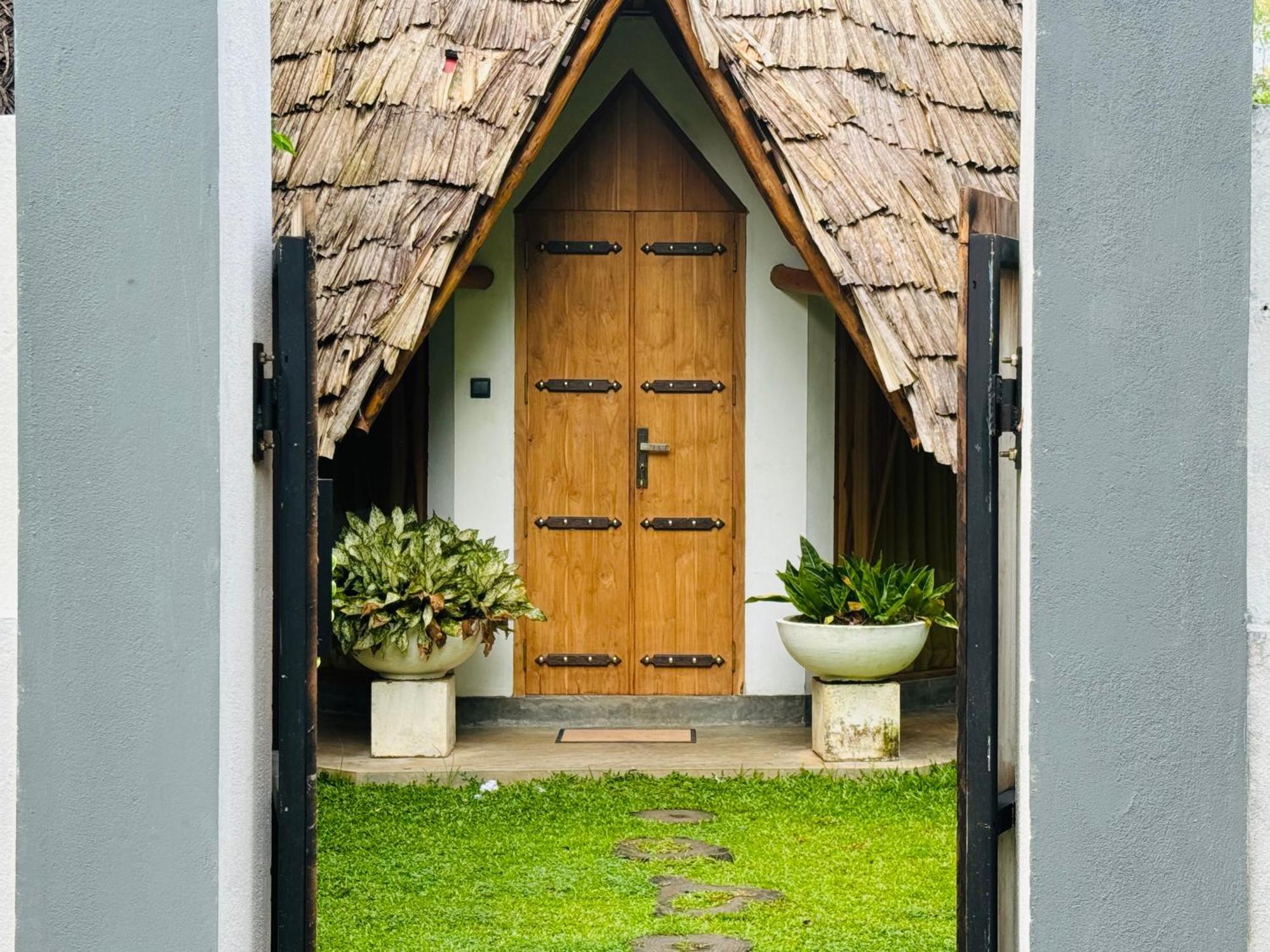 Turtle Wood Cabin Tangalle Luaran gambar