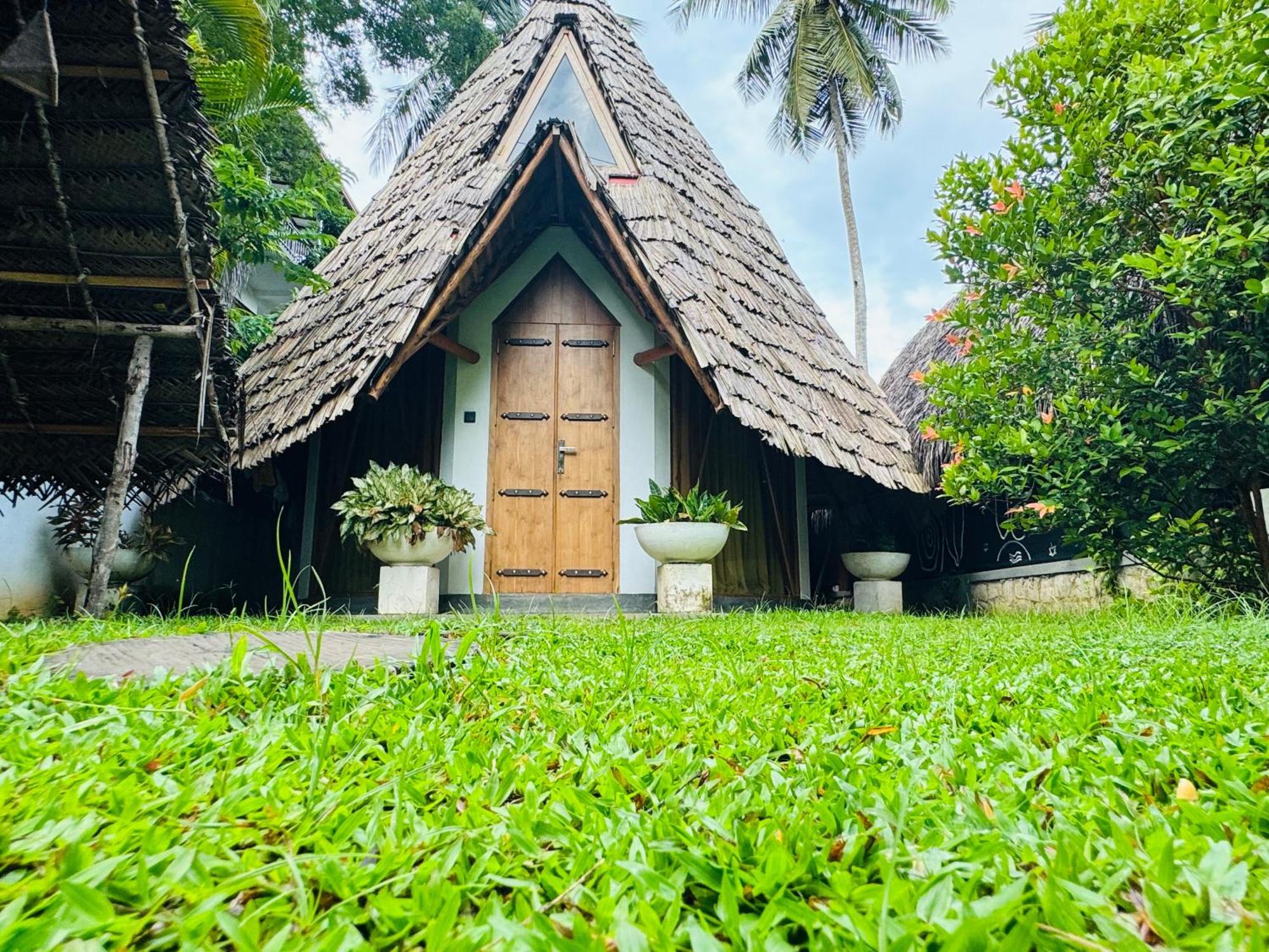 Turtle Wood Cabin Tangalle Luaran gambar