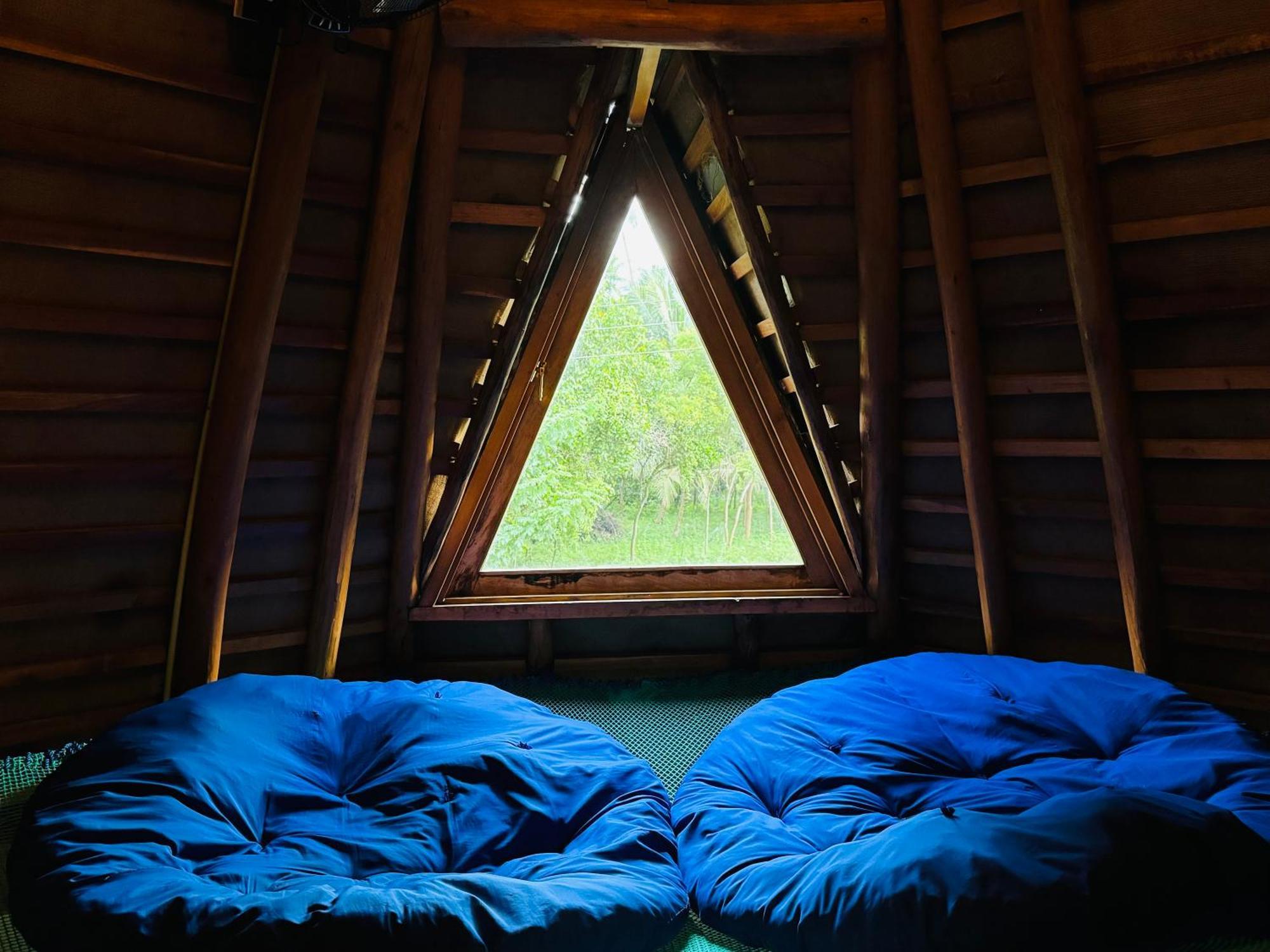 Turtle Wood Cabin Tangalle Luaran gambar